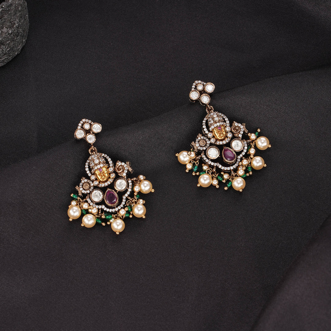 Divine Look Victorian Pendant set