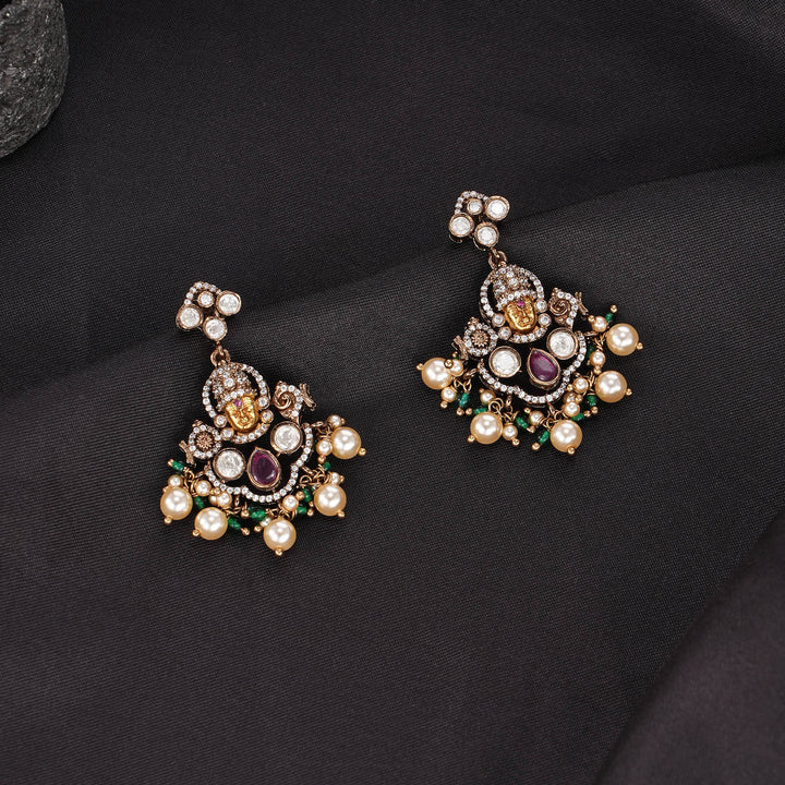 Divine Look Victorian Pendant set