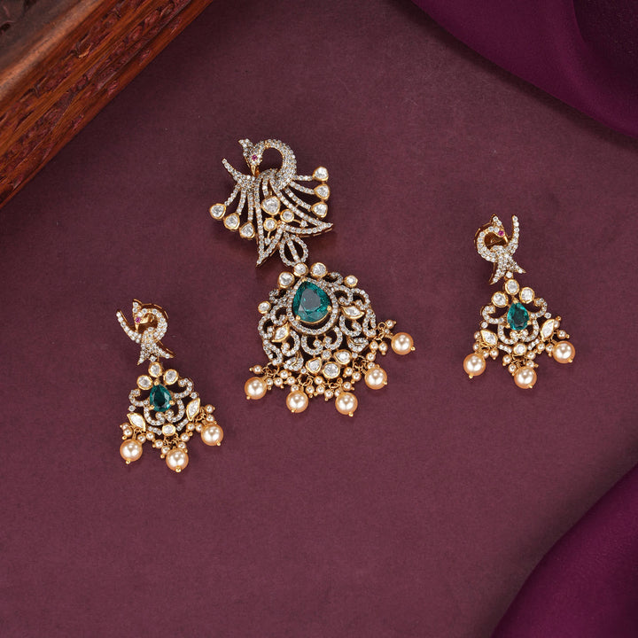 Catchy Chic Moissanite Pendant Set