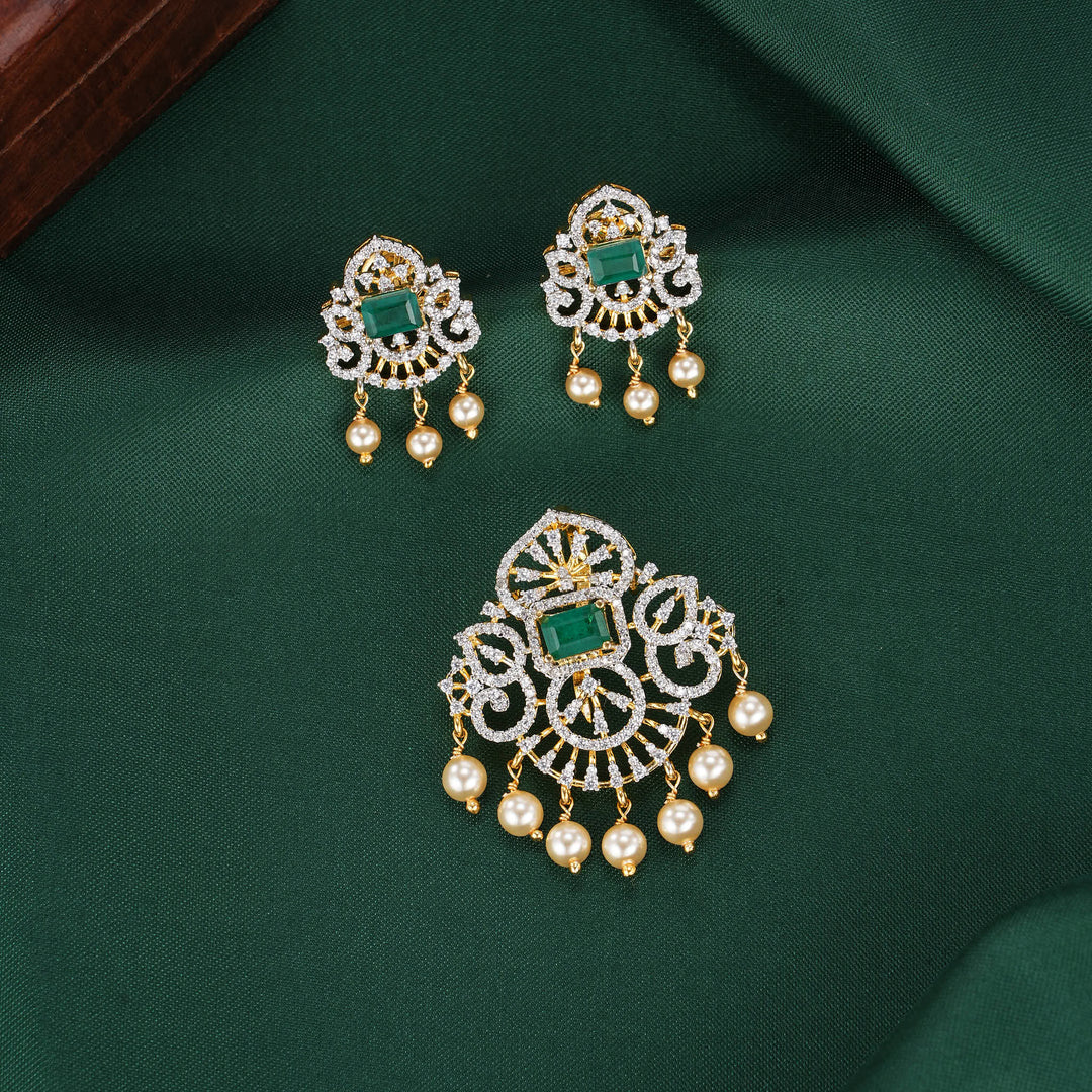 Vithisa Avikam Pendant Set