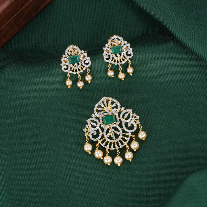 Vithisa Avikam Pendant Set