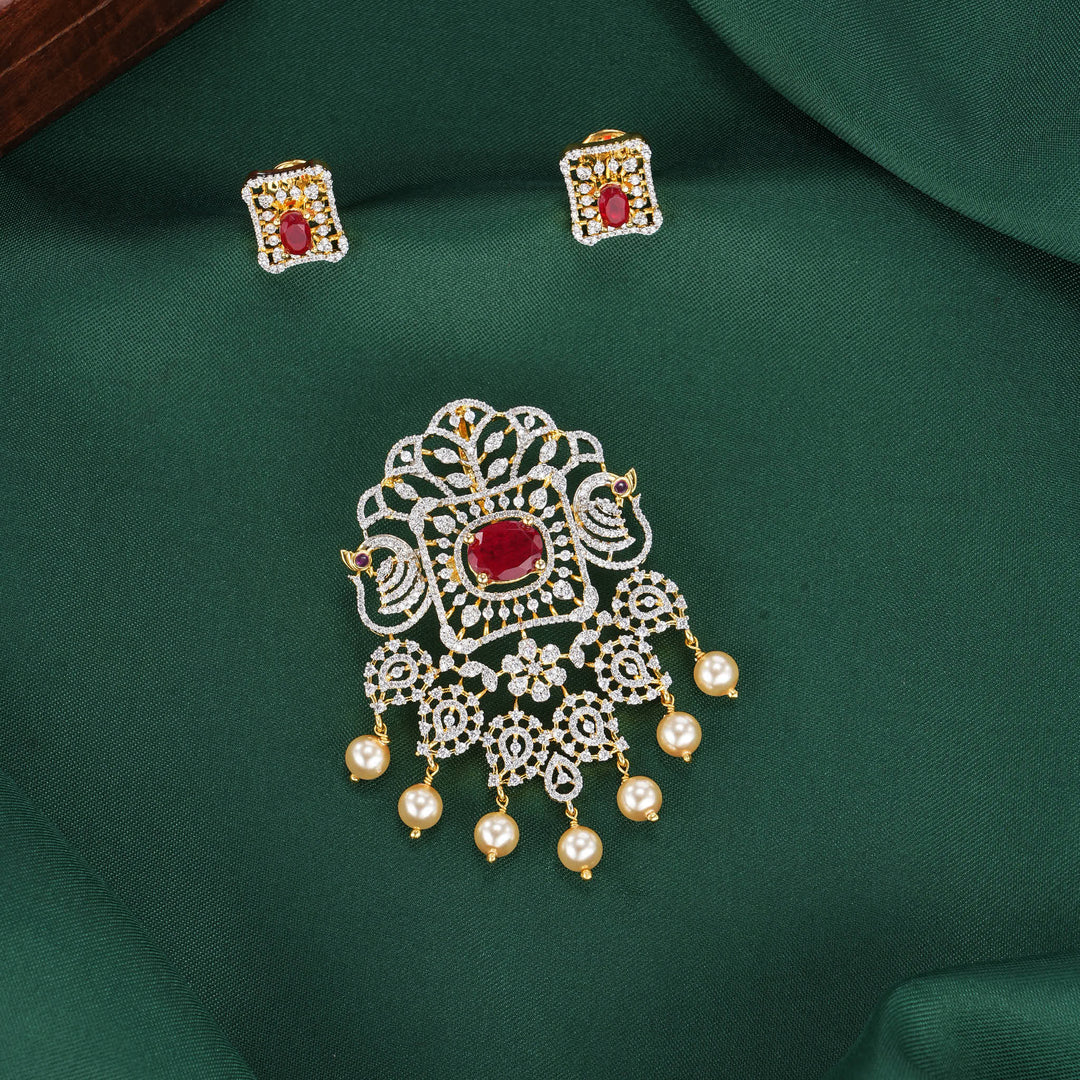 Elanora Avikam Pendant Set