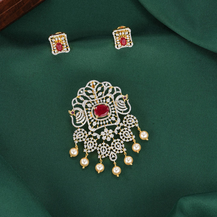 Elanora Avikam Pendant Set