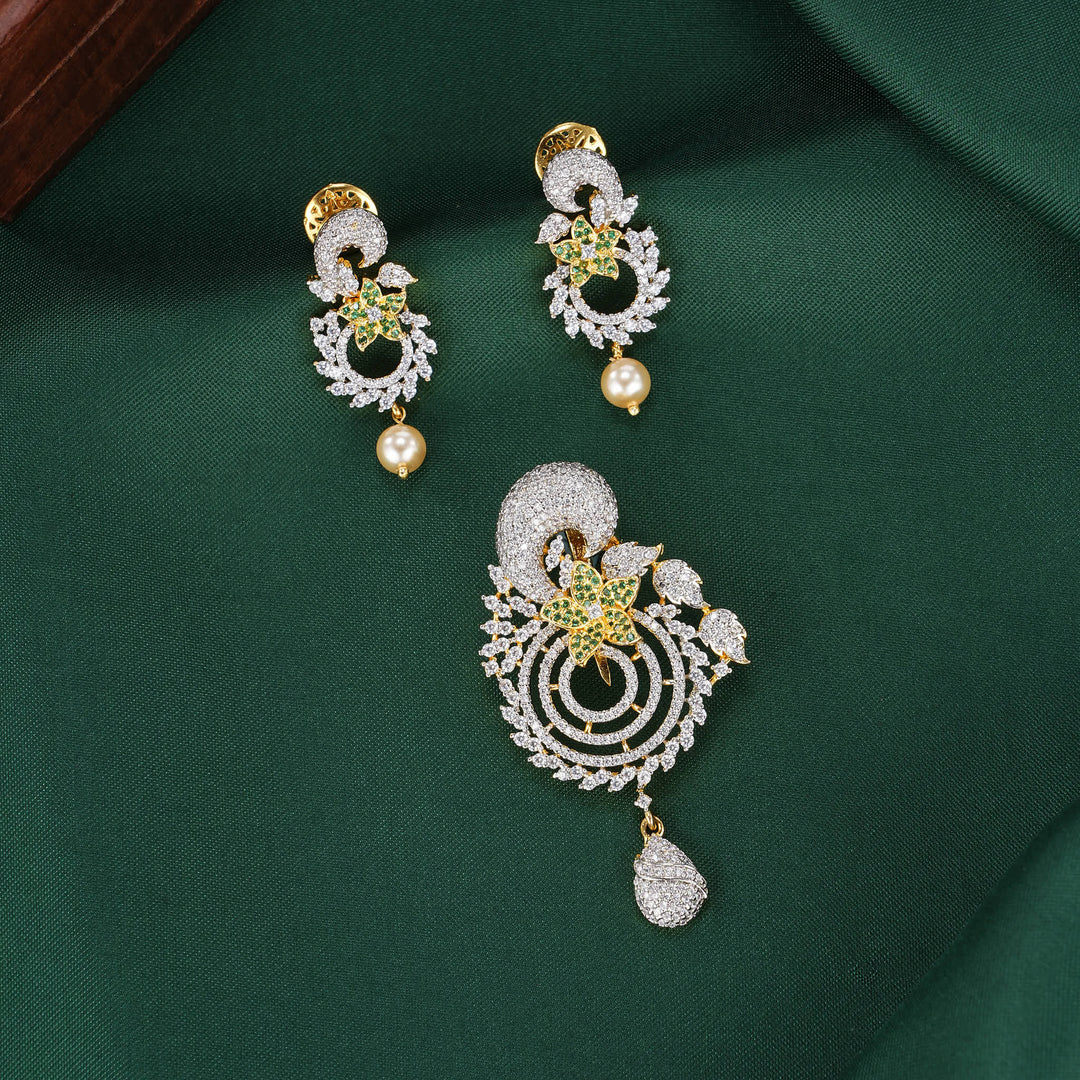 Thaarika Avikam Pendant Set