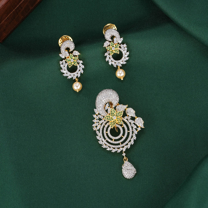 Thaarika Avikam Pendant Set