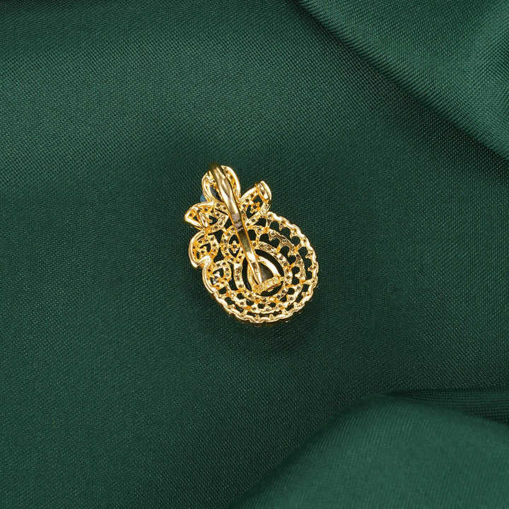 Avanika Avikam Pendant Set