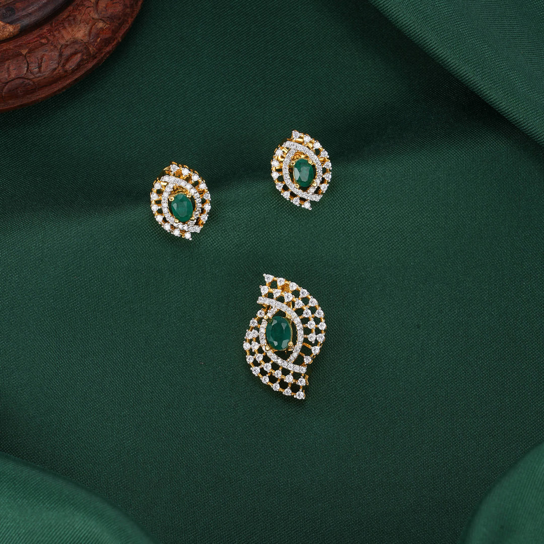 Valleria Avikam Pendant Set