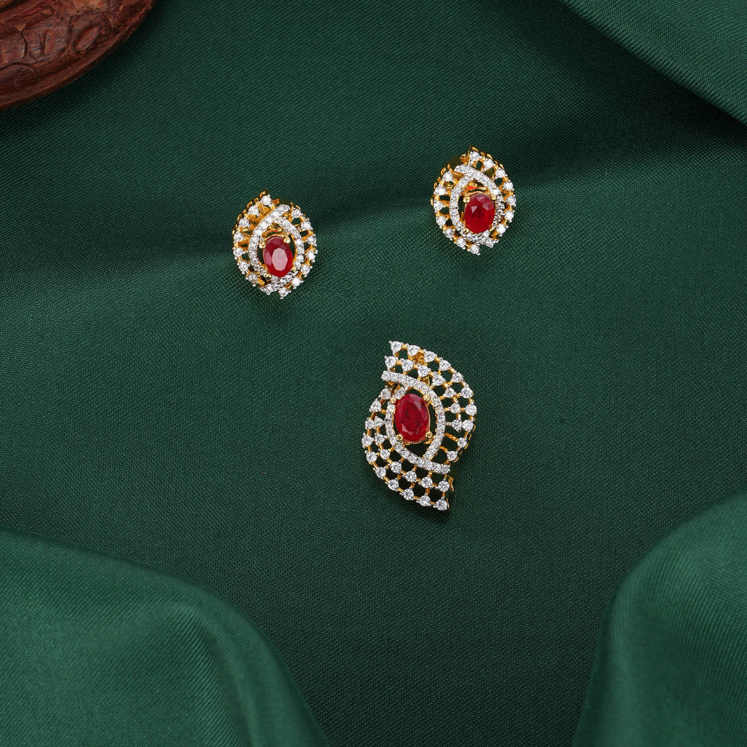 Swetha Avikam Pendant Set