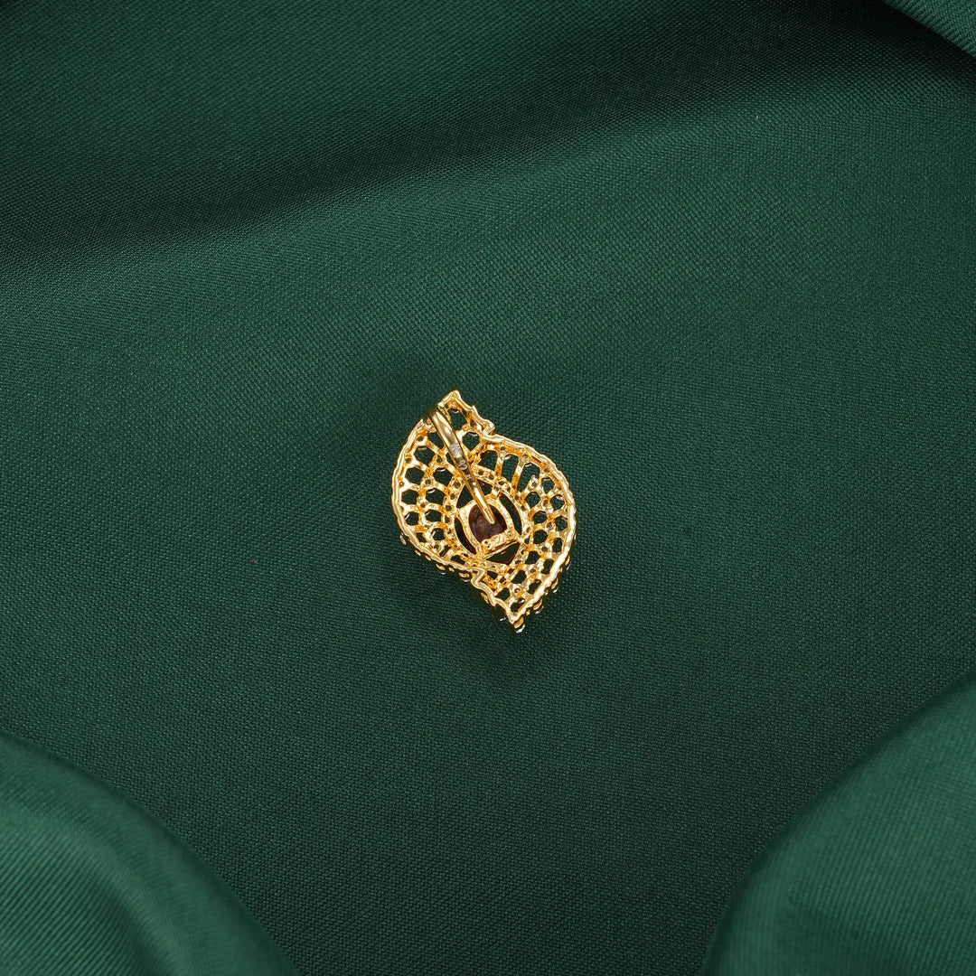 Swetha Avikam Pendant Set