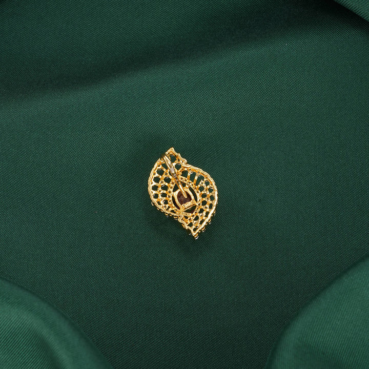 Swetha Avikam Pendant Set