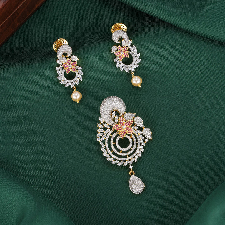 Elvoria Avikam Pendant Set