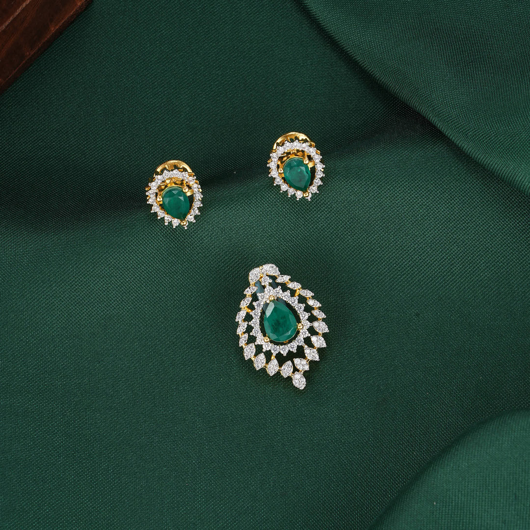 Admirable Avikam Pendant Set