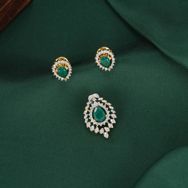 Admirable Avikam Pendant Set