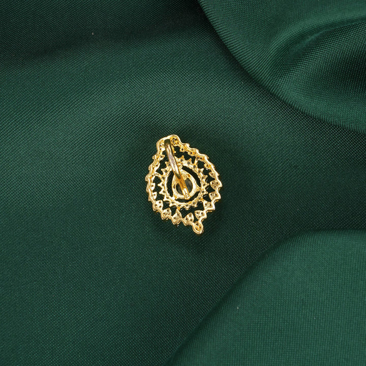 Admirable Avikam Pendant Set