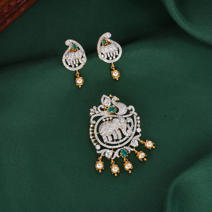 Calista Avikam Pendant Set