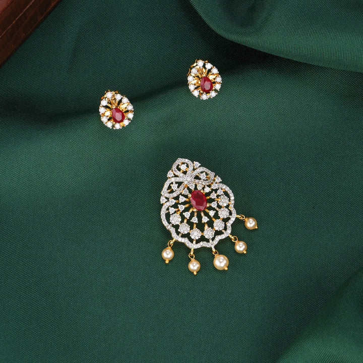 Vithitha Avikam Pendant Set