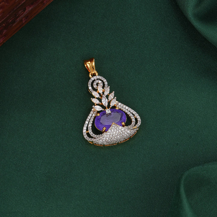 Catchy Diamond Design Pendant