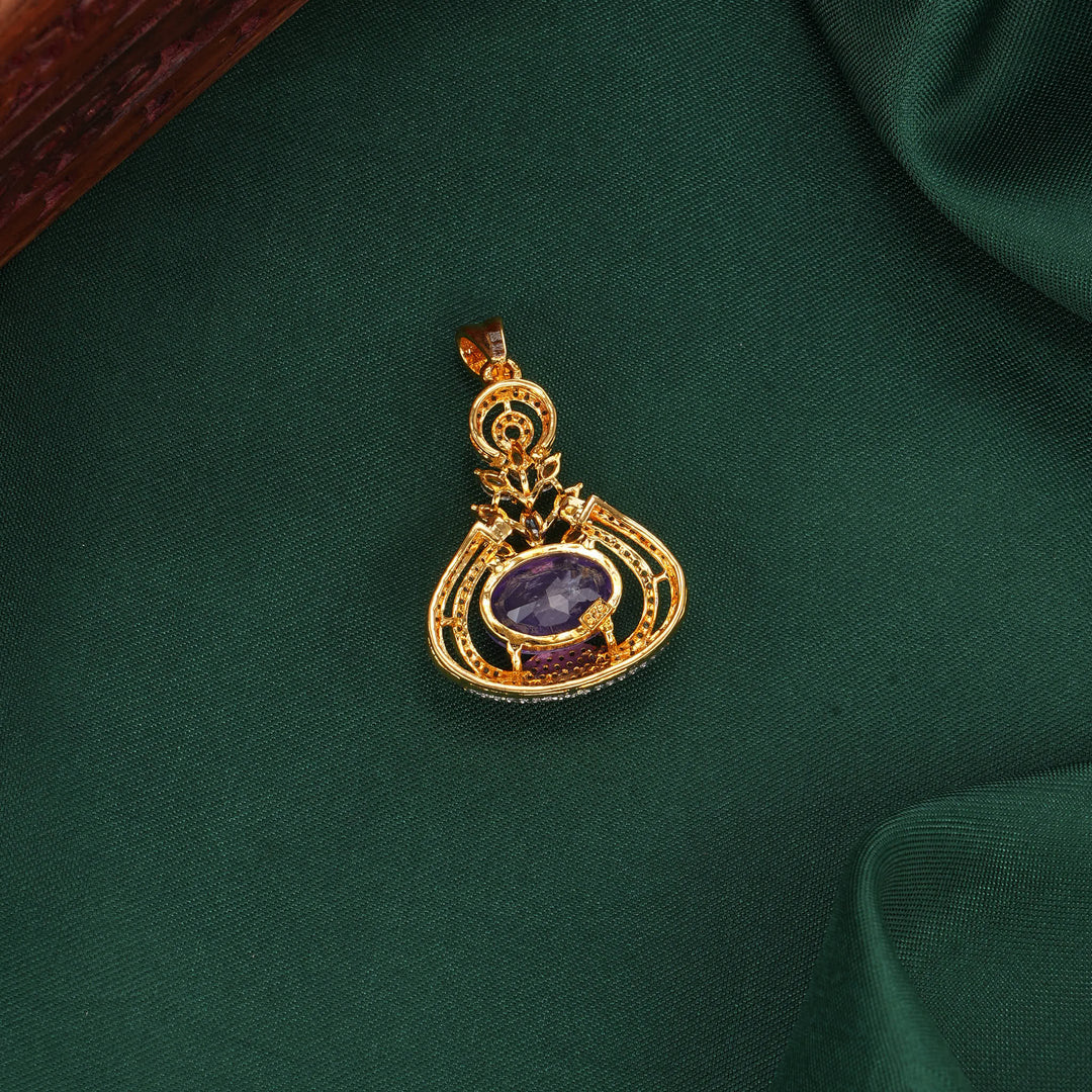 Catchy Diamond Design Pendant