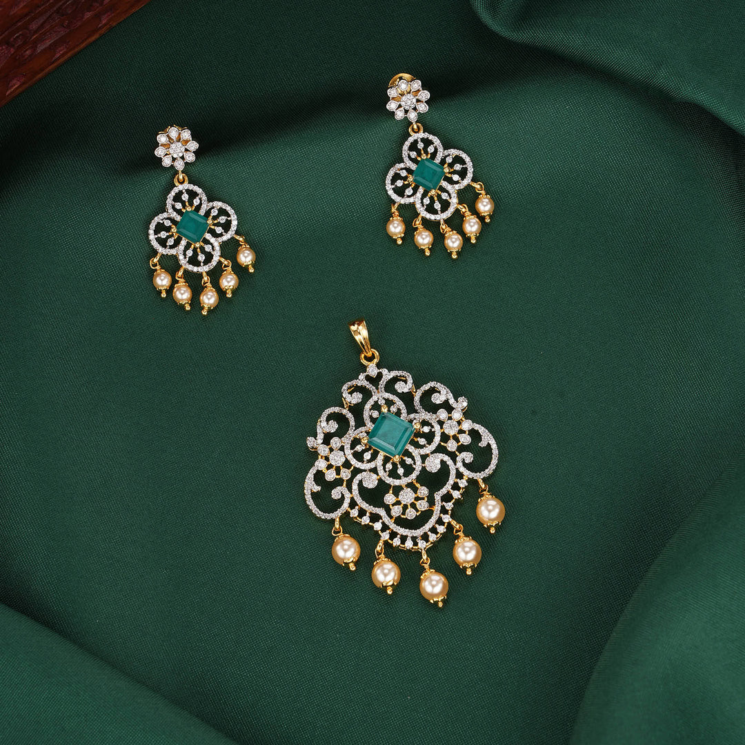 Anvikha Avikam Pendant Set