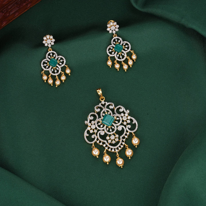 Anvikha Avikam Pendant Set