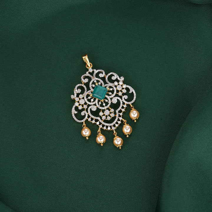 Anvikha Avikam Pendant Set