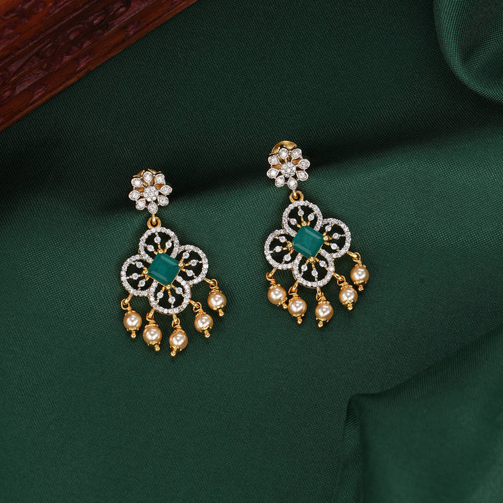 Anvikha Avikam Pendant Set