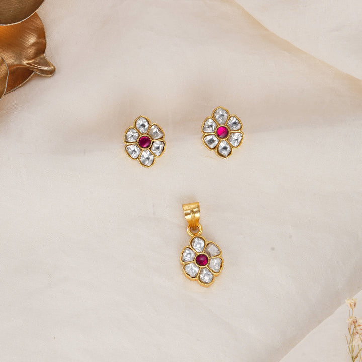 Little Cute Kundan Pendant Set