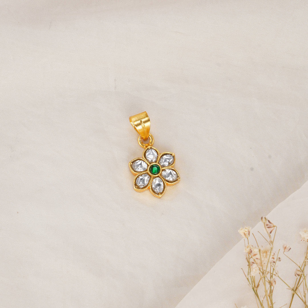 Glowing Kundan Pendant Set