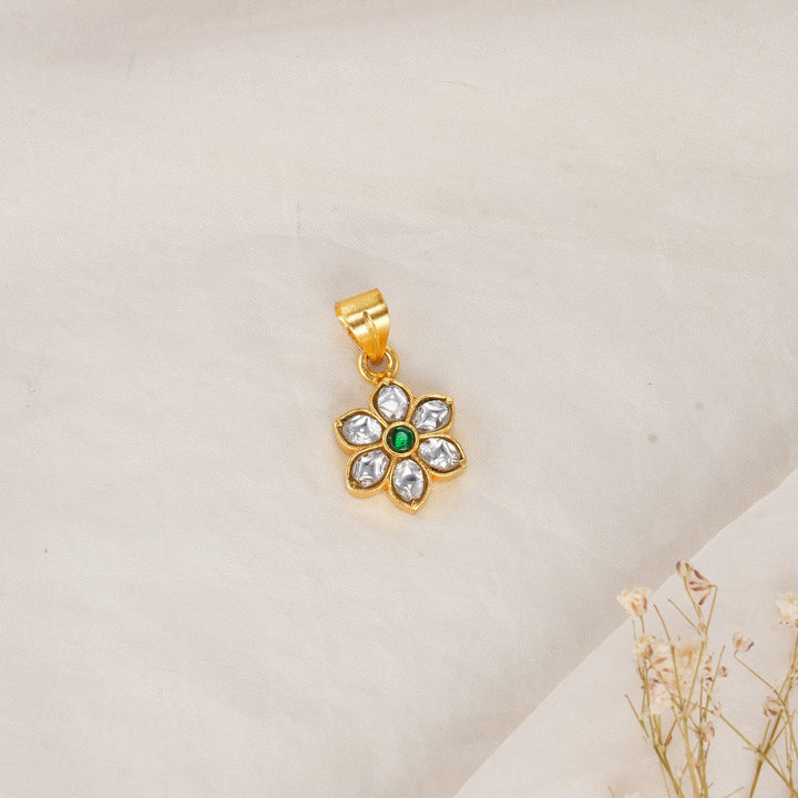 Glowing Kundan Pendant Set