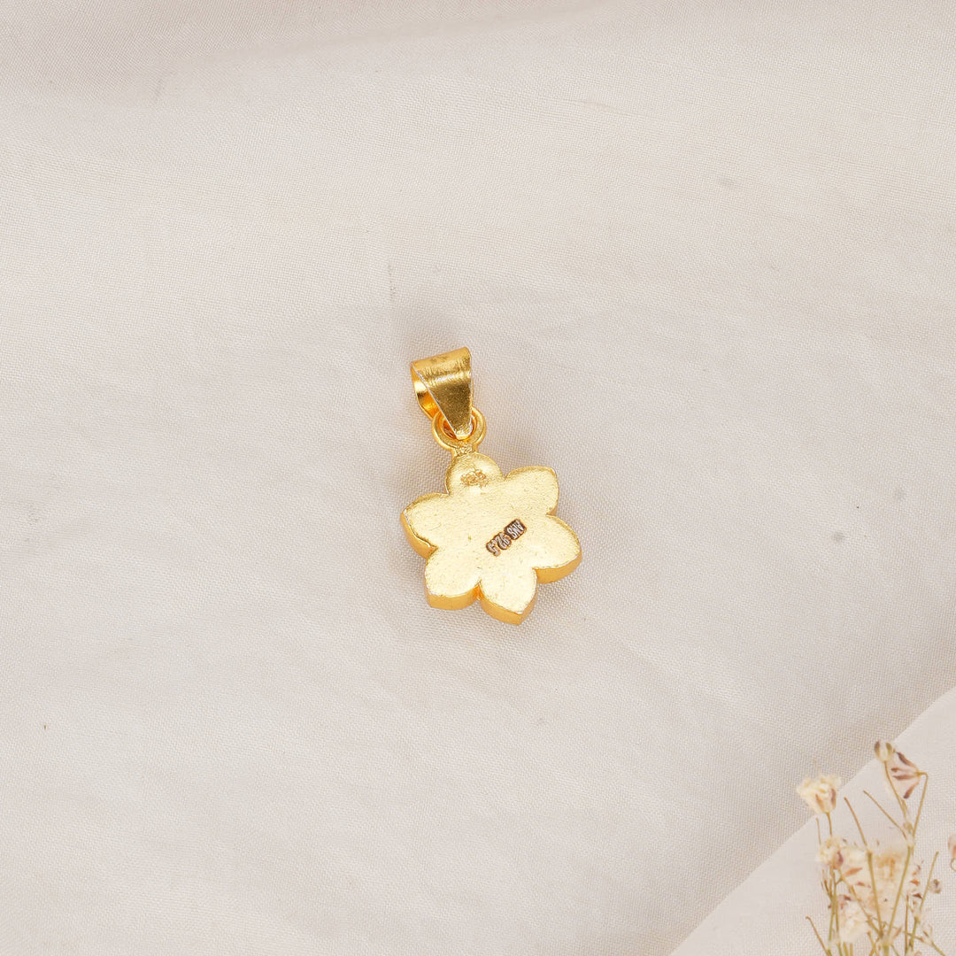 Glowing Kundan Pendant Set