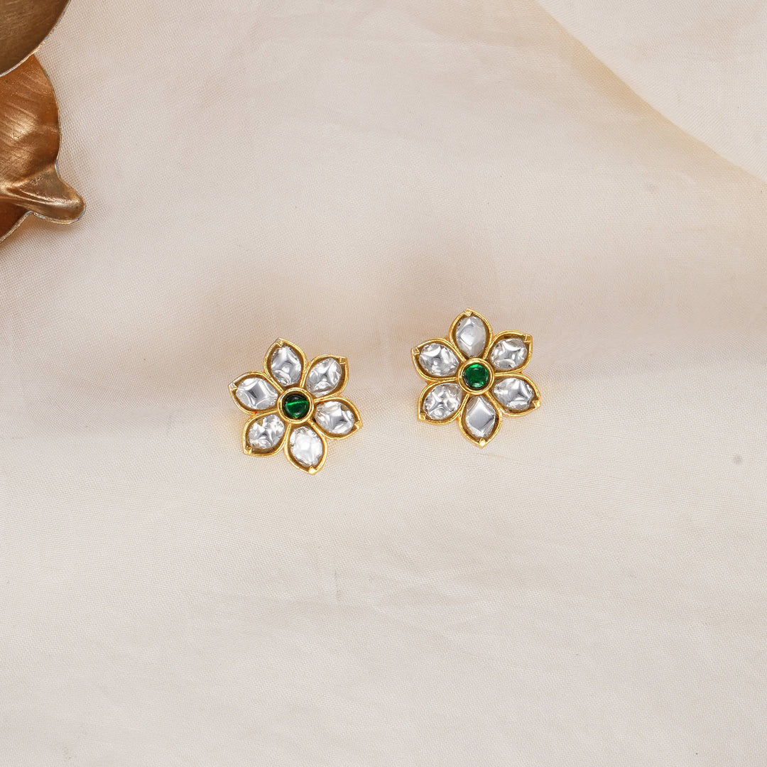 Glowing Kundan Pendant Set