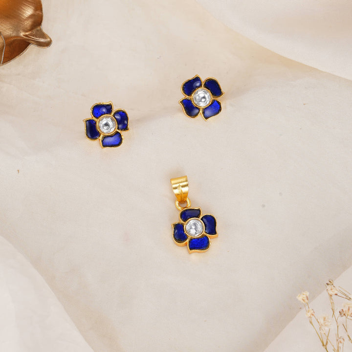Amazing Kundan Pendant Set