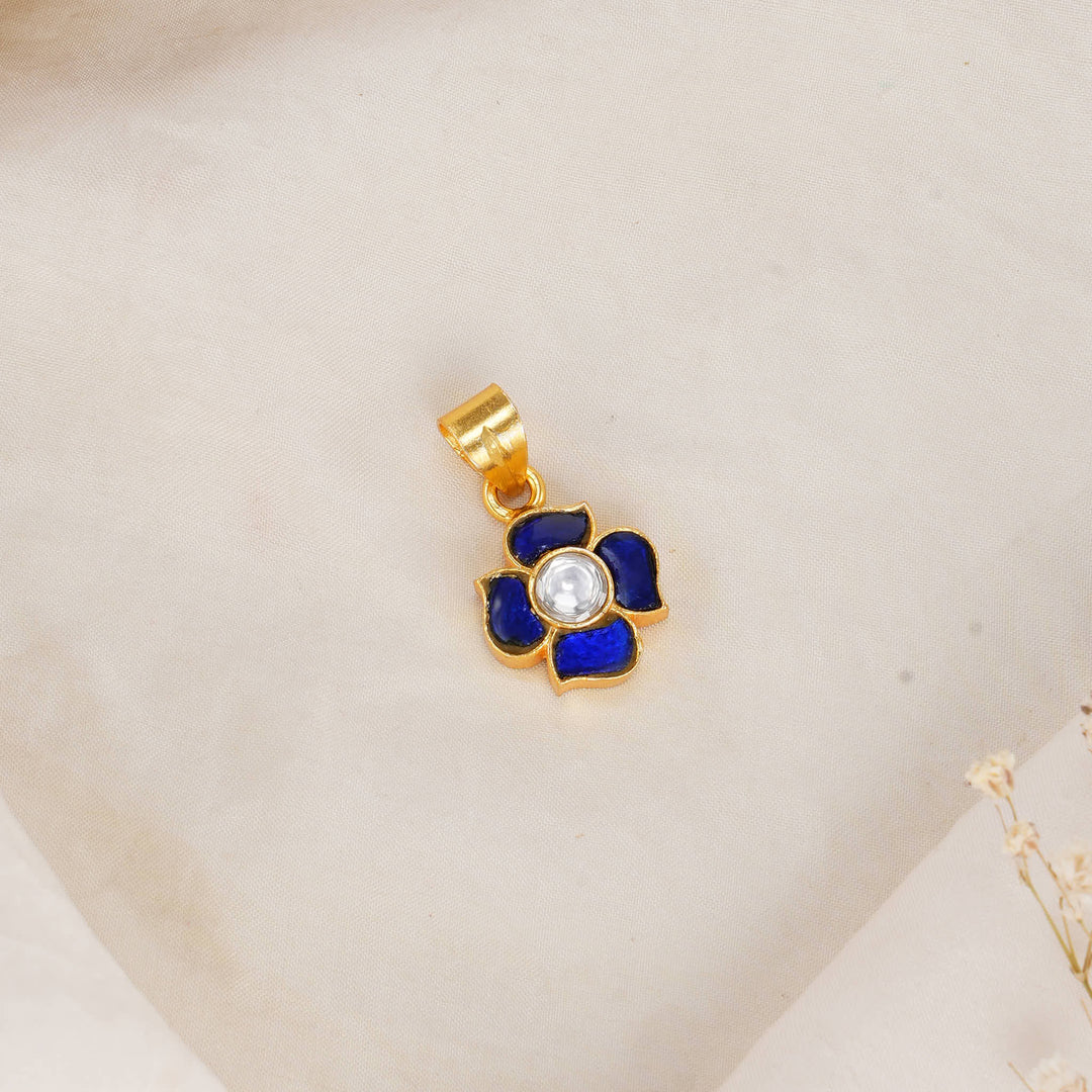 Amazing Kundan Pendant Set