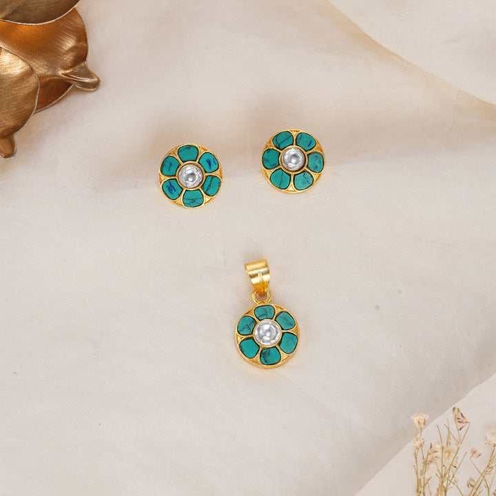 Dansika Kundan Pendant Set