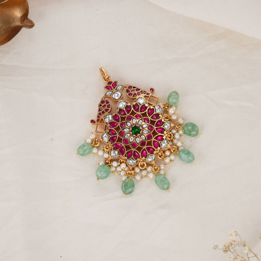 Admirable Kundan Pendant Set