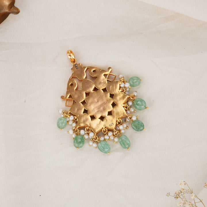 Admirable Kundan Pendant Set