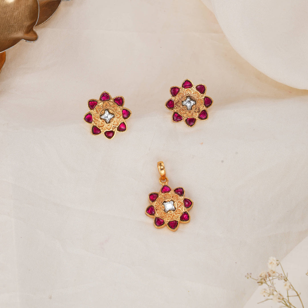 Fabulous Kundan Pendant Set