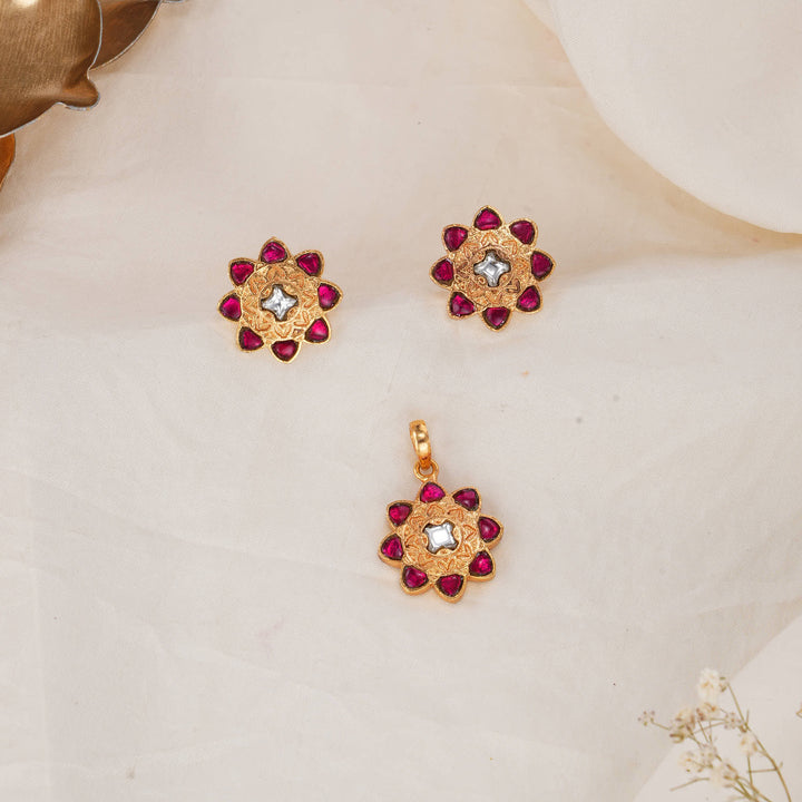 Fabulous Kundan Pendant Set