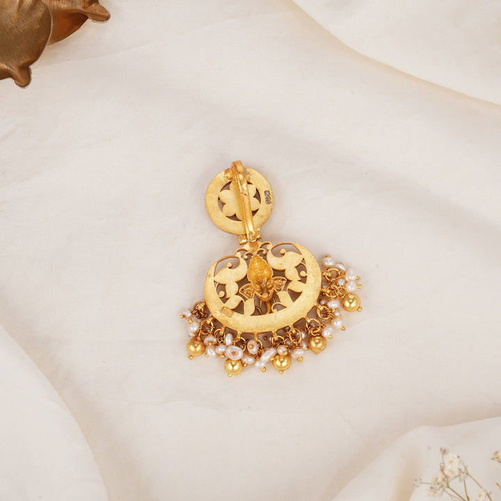 Divine Look Kundan Pendant
