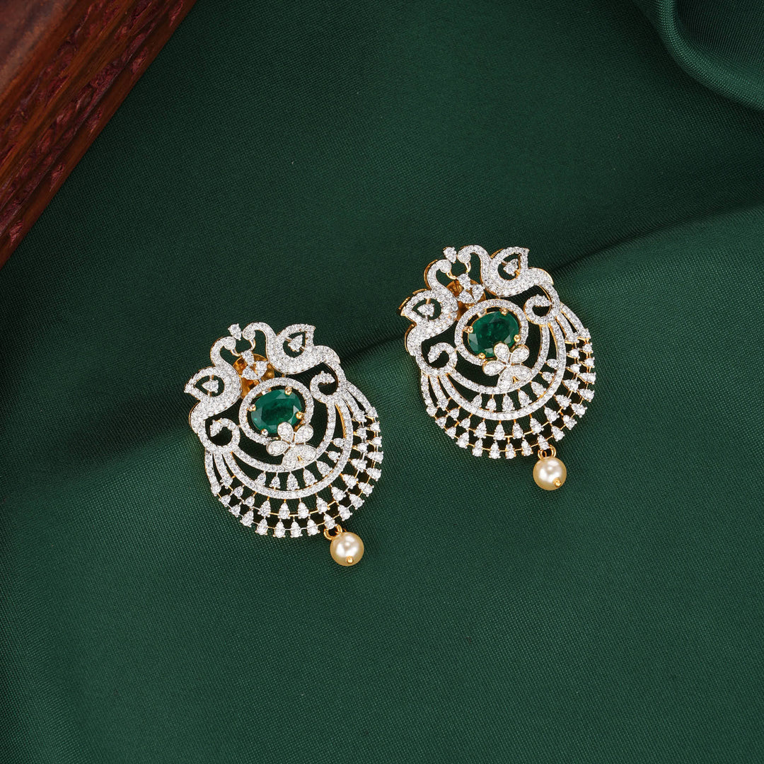 Admirable Avikam Pendant Set