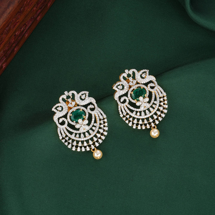 Admirable Avikam Pendant Set