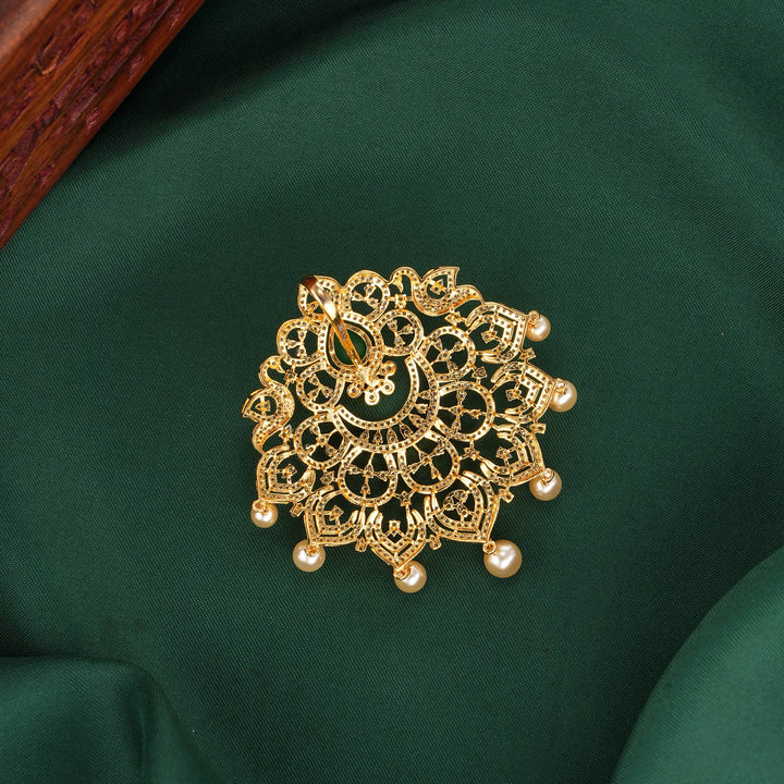 Admirable Avikam Pendant Set