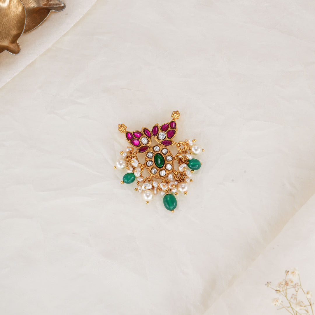 Bright and Eye-Catching Kundan Pendant
