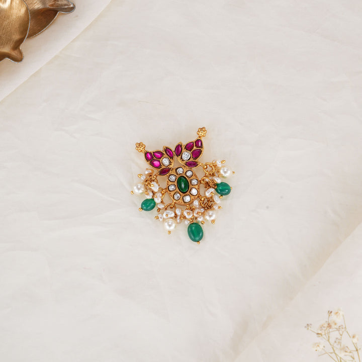 Bright and Eye-Catching Kundan Pendant