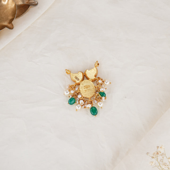 Bright and Eye-Catching Kundan Pendant