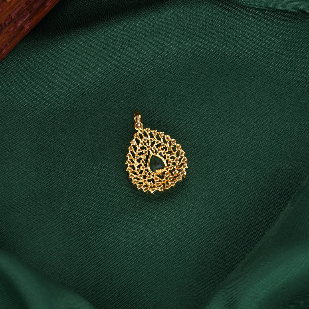 Feyra Avikam Pendant Set