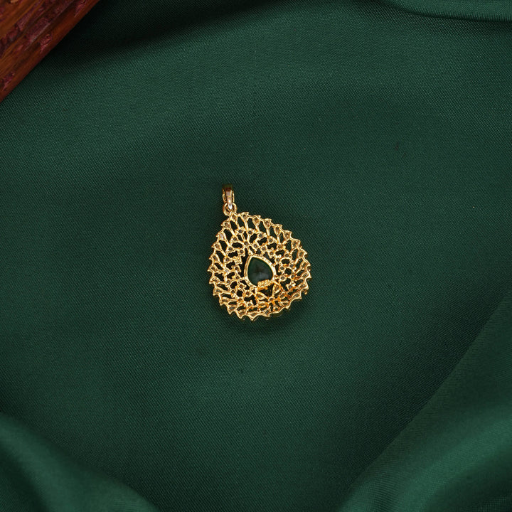 Feyra Avikam Pendant Set