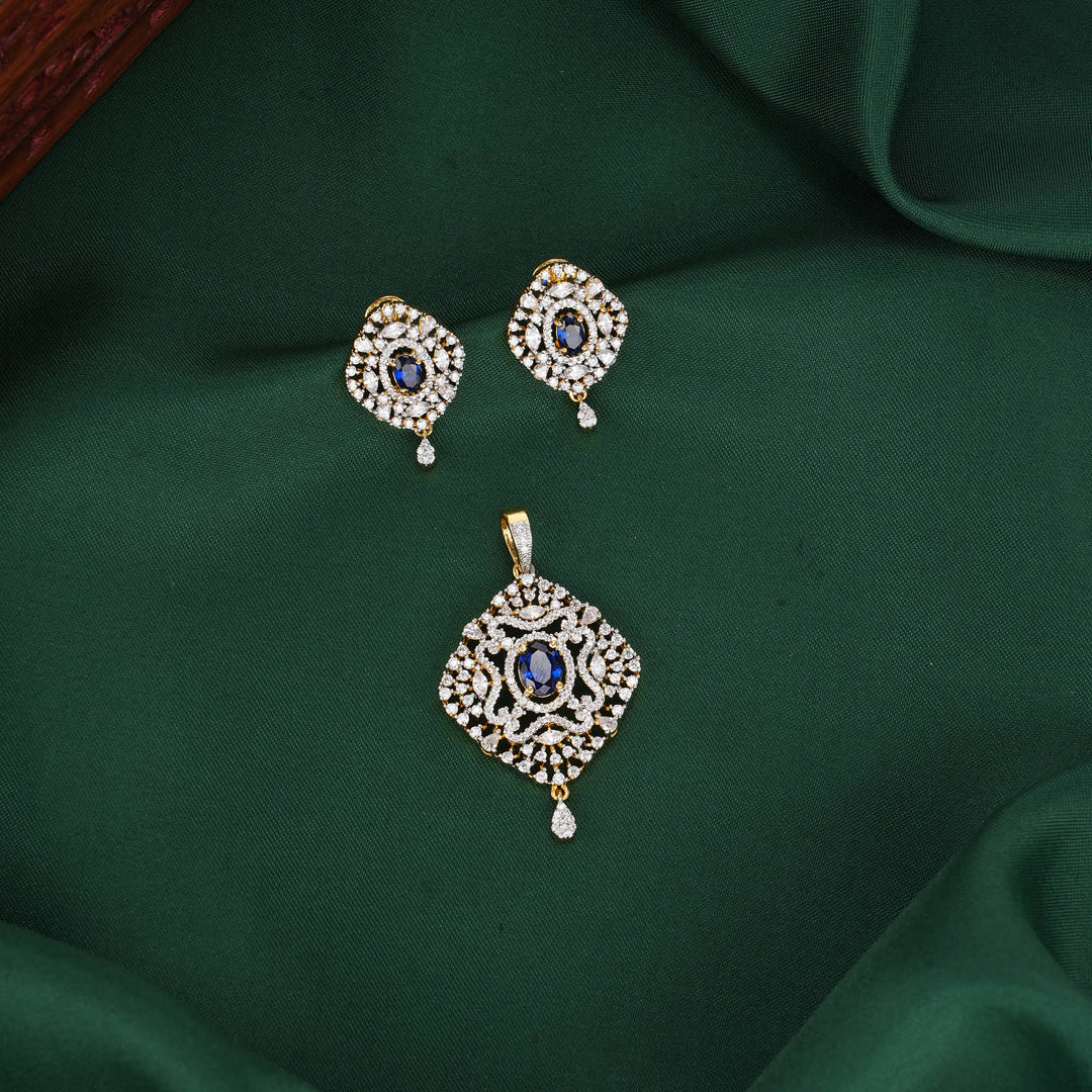 Janani Avikam Pendant Set