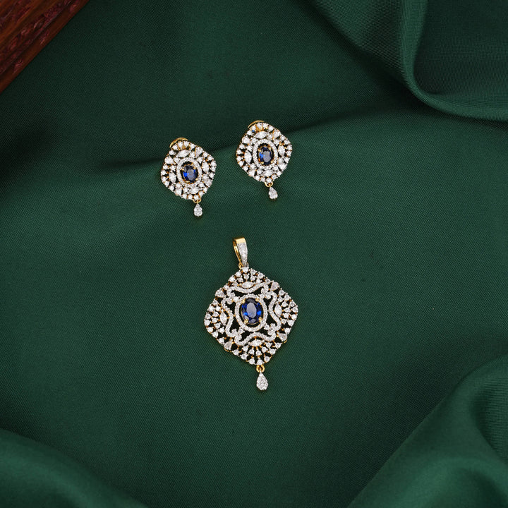 Janani Avikam Pendant Set