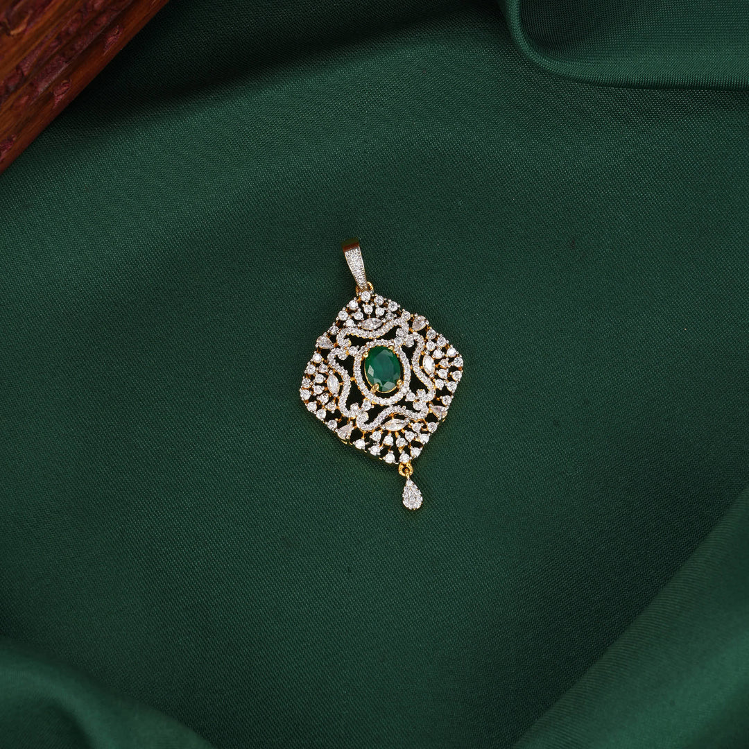 Freyaa Avikam Pendant Set